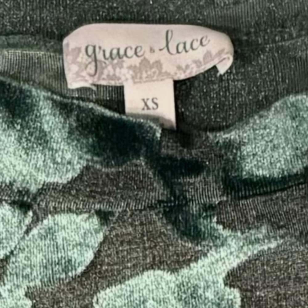 Grace & Lace Green Floral Velvet Mock Neck Long Sleeve Top (XS) - Picture 9 of 11